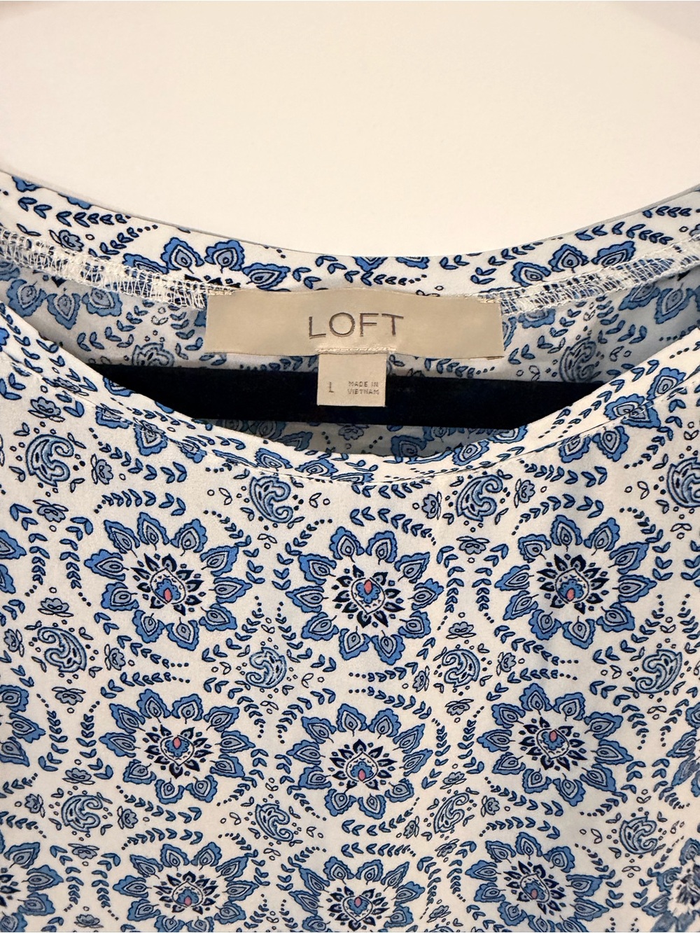 Loft floral medallion ruffle back blouse - Picture 4 of 5